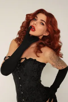 Anna, 38