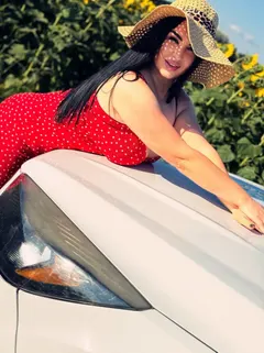 Julia, 37