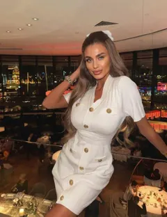 Diana, 28