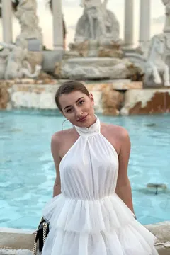 Ekaterina, 28