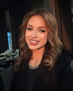 Olena, 22