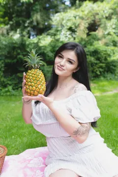 Anna, 41