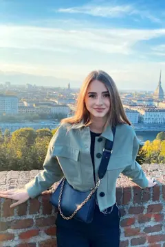 Yana, 29