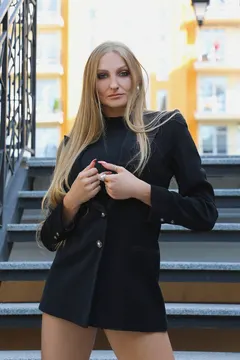 Anna, 37