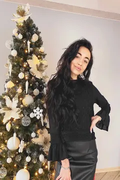 Valeria, 27