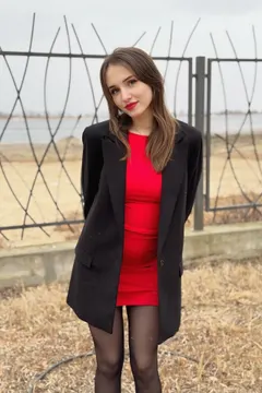 Julia, 25