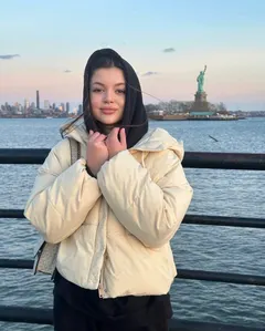 Elizabet, 20