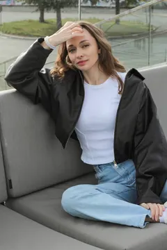 Elina, 42