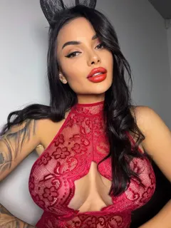 Alexandra, 27