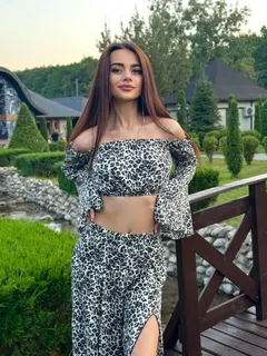 Nikoleta, 25