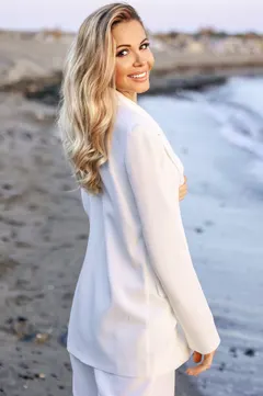 Natalia, 44