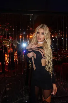 Veronika, 23