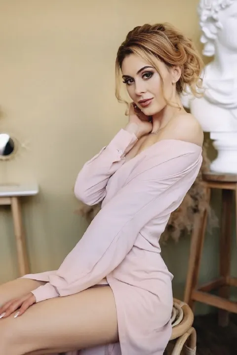 Elena — profile photo