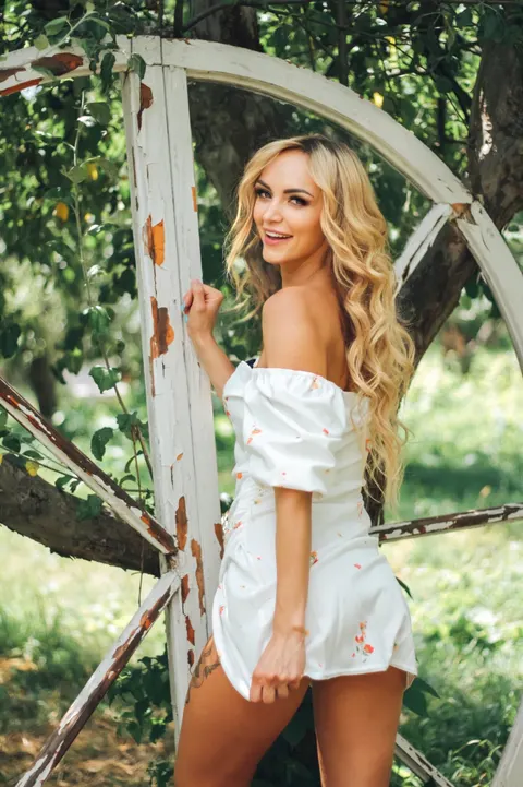 Alona — profile photo