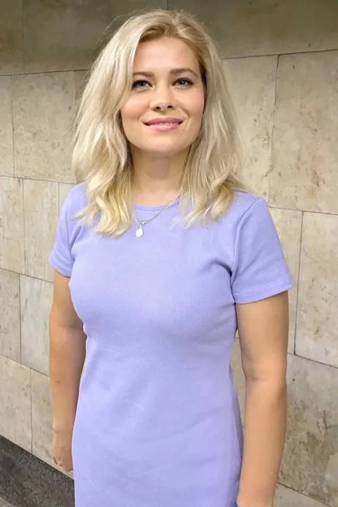 Elena — profile photo