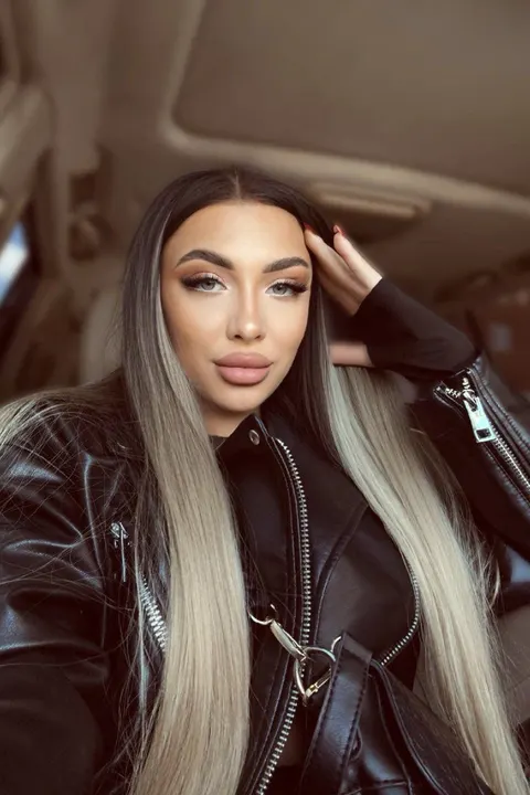 Julia — photo 8