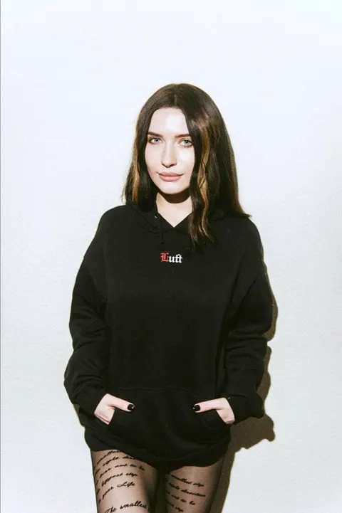 Karina — photo 8