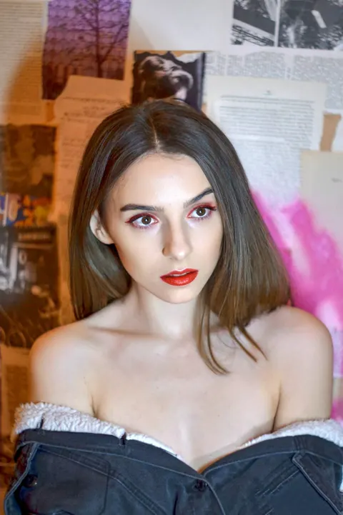 Julia — photo 7