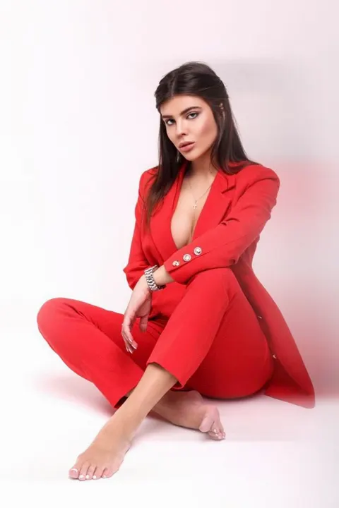 Julia — photo 6