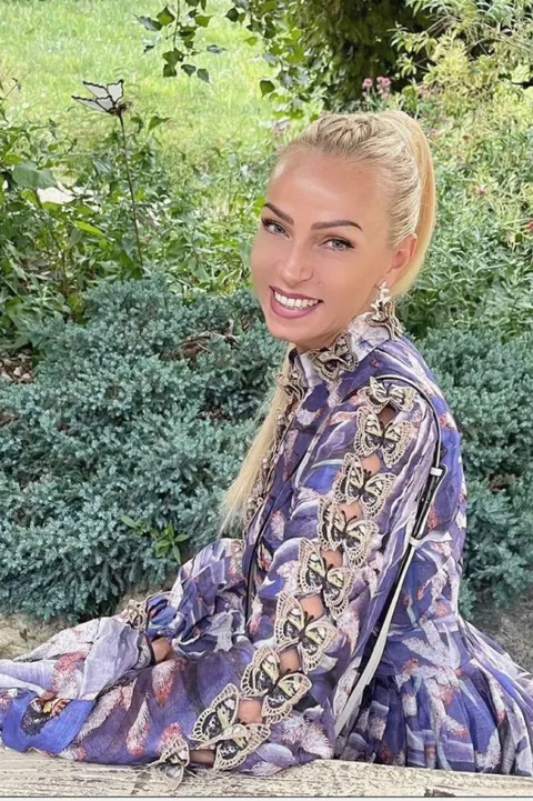 Angela — photo 7