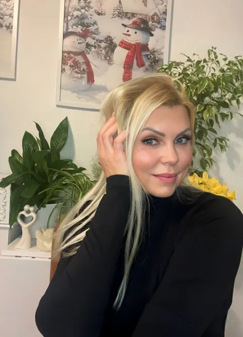 Julia — photo 8