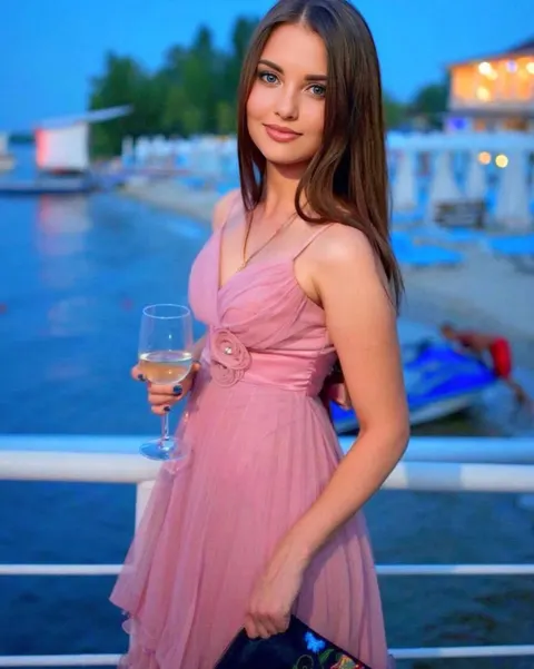 Yuliia — photo 7