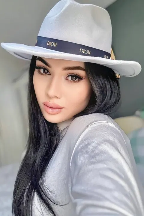 Elena — photo 7