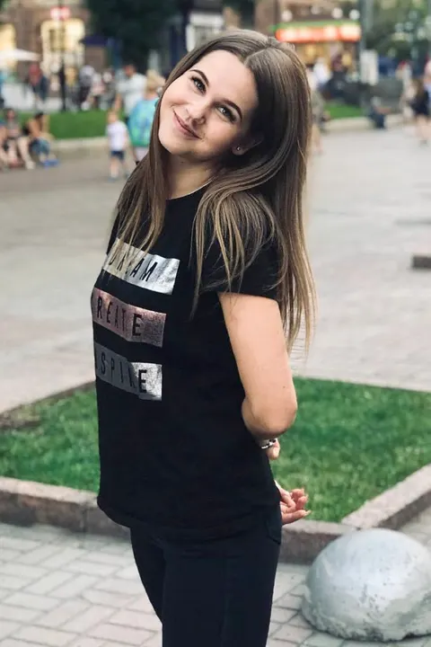 Julia — photo 6