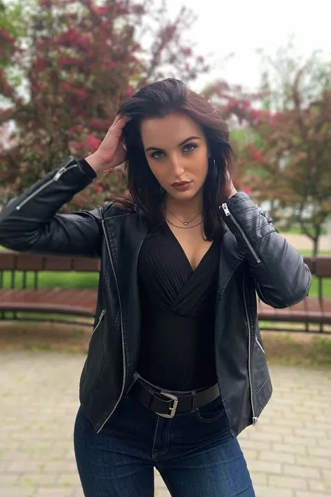 Julia — photo 8