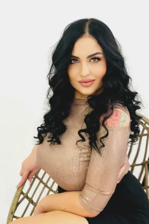 Julia — photo 6
