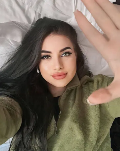 Angela — photo 7