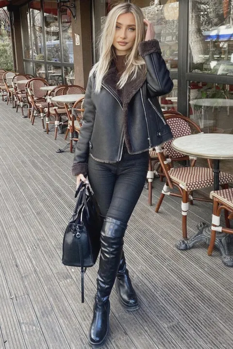 Michaela — photo 6