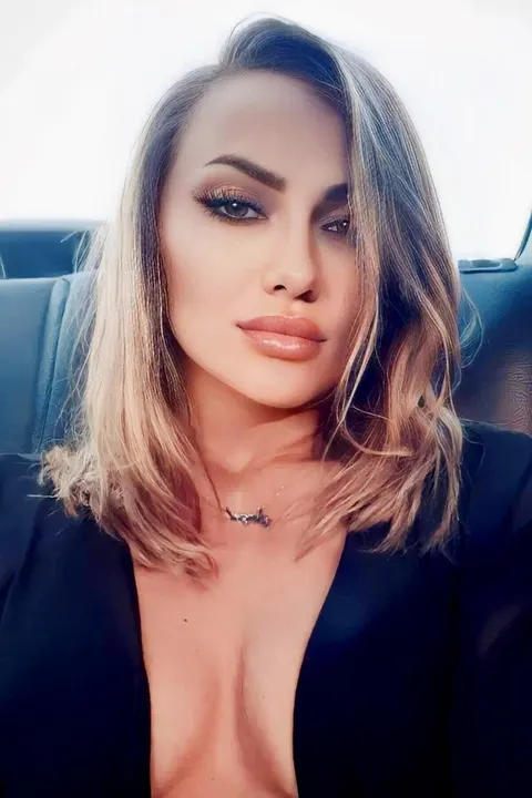 Angela — photo 6