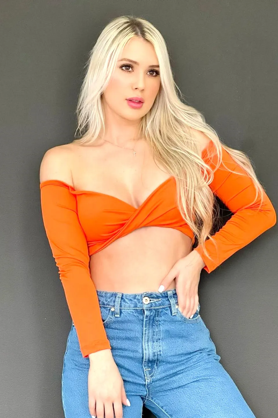 Laura — photo 2
