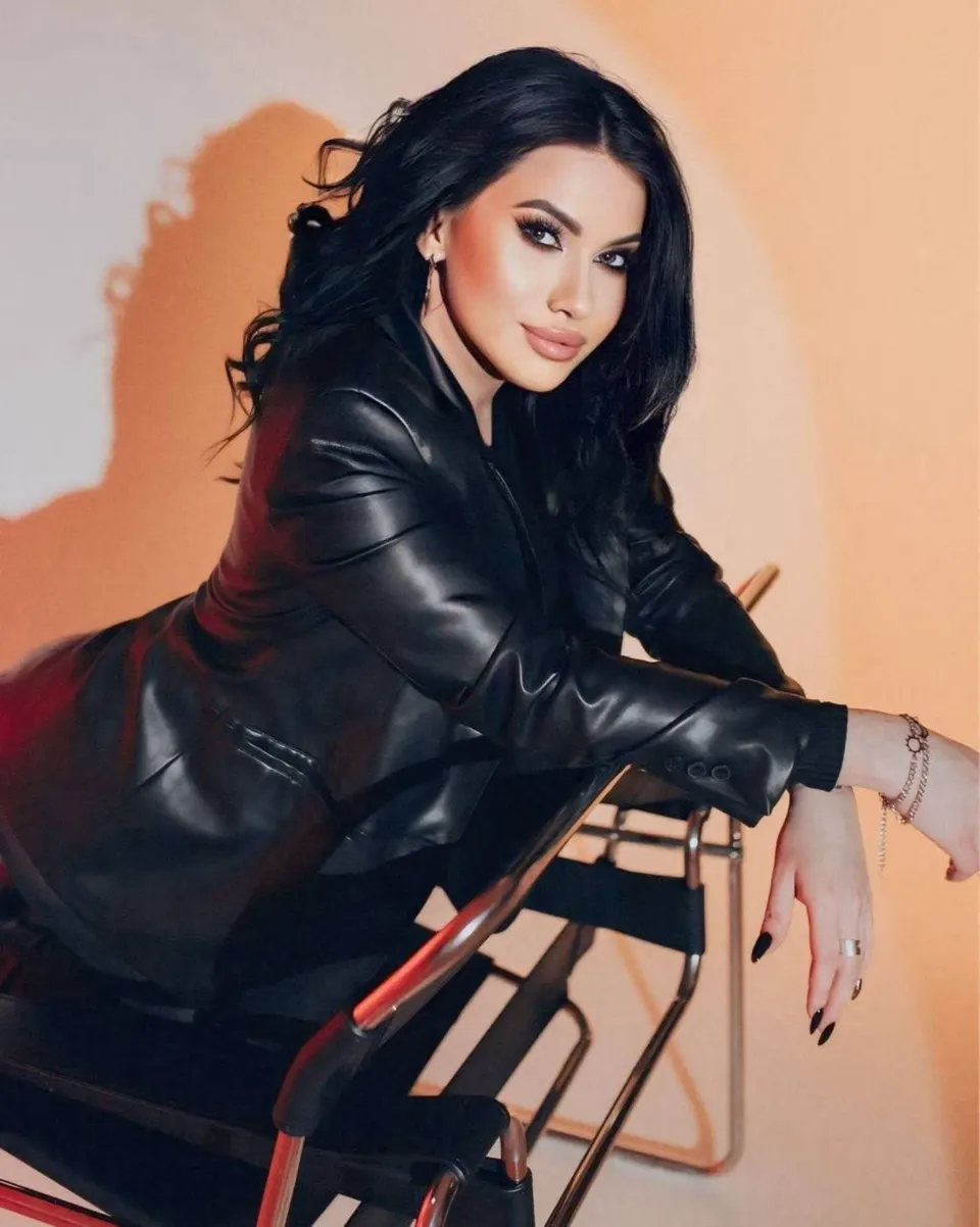 Angela — photo 4